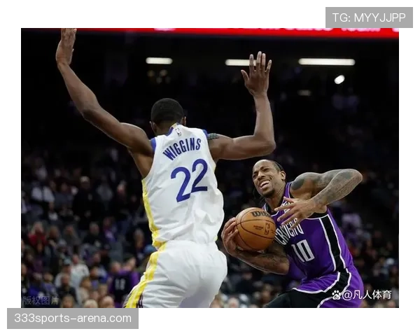 德罗赞利用中距离单打高效输出拉开与库里的得分差距