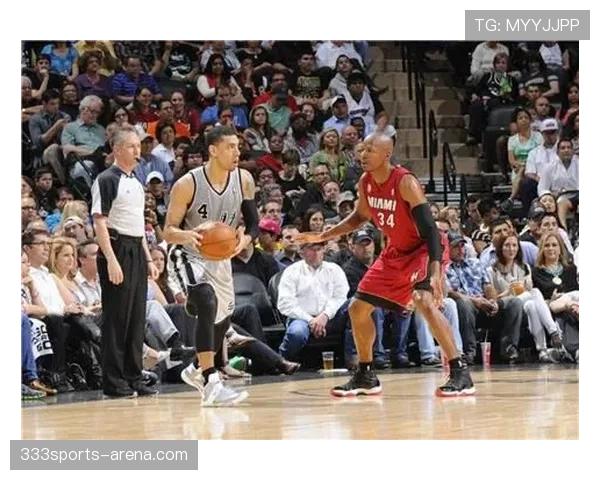 索汉拉开无球空间助攻助马刺提升三分效率