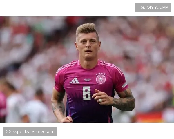 克罗斯关键战出球主导力凸显，战术角色转型如何激活中场进攻？